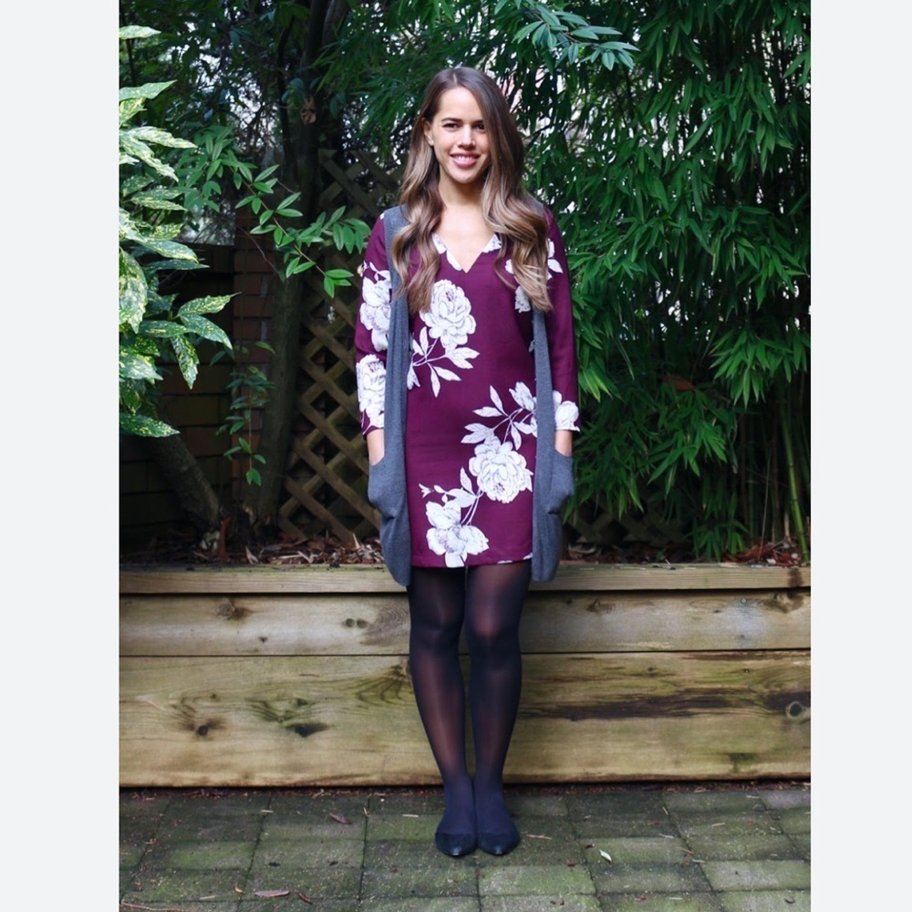 NWT DYNAMITE Floral V-Neck Shift Dress - Picture 2 of 8